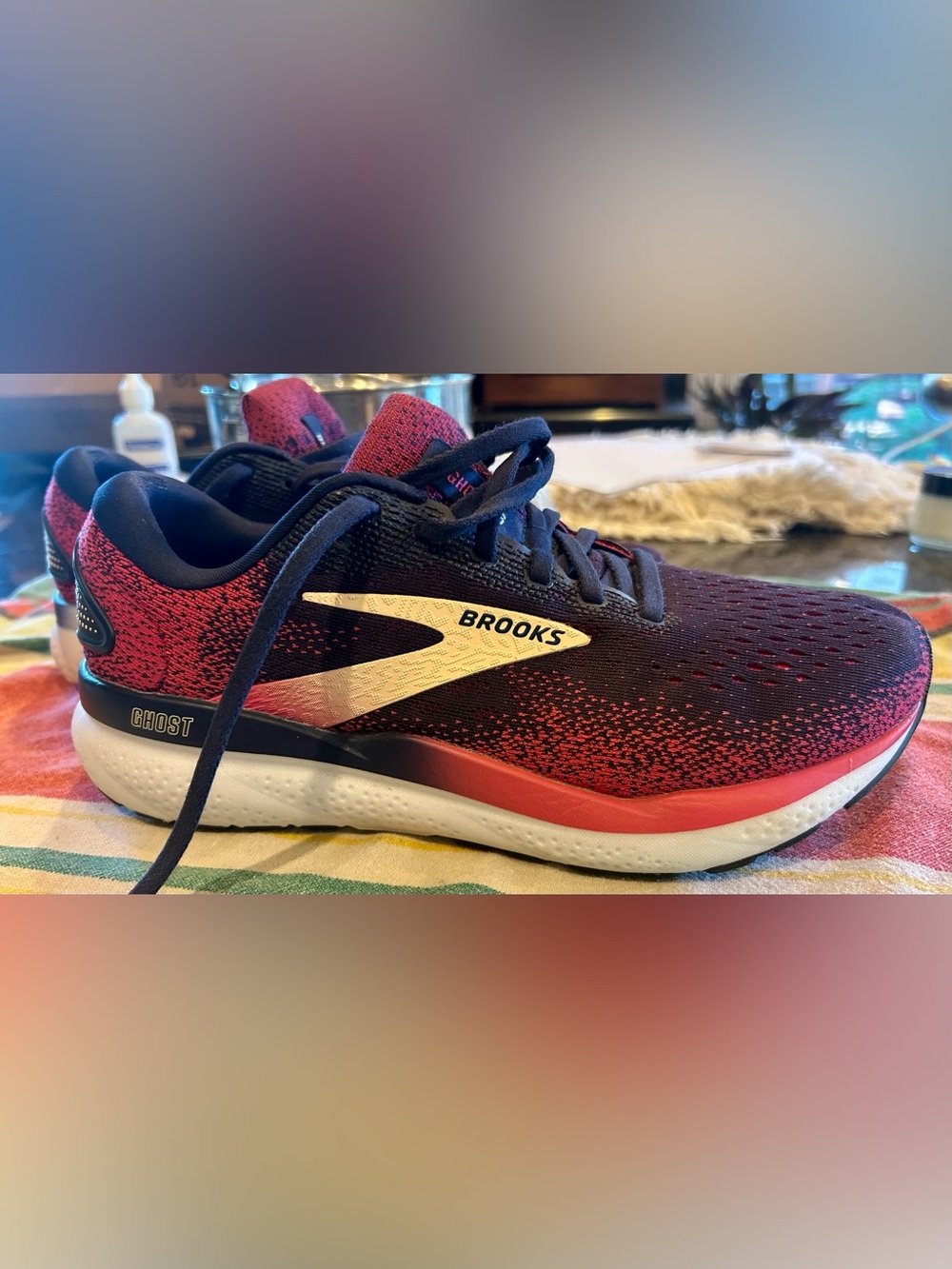 Excellent condition Brooks Ghost 16 pink and blue running shoes, women size 9